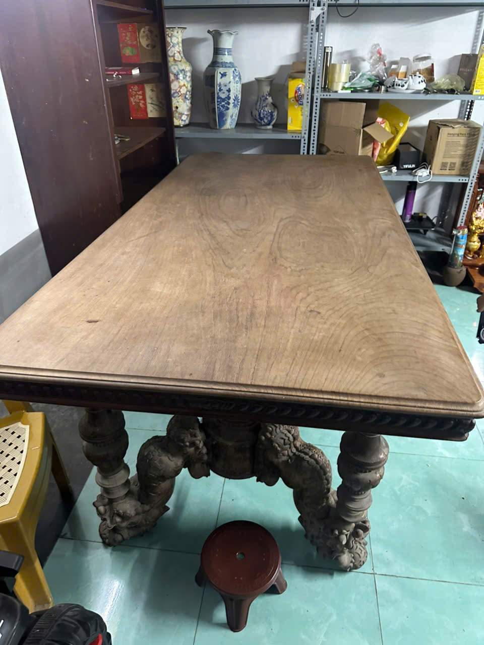 Thu Mua Đồ Gỗ Cũ Để Tìm Thấy Sự Độc Đáo Và Lịch Sử Trong Không Gian Sống