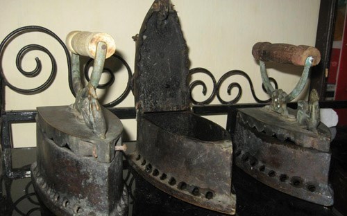 thu mua bàn ủi con gà