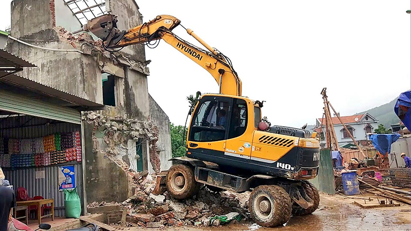Báo Giá Phá Dỡ Nhà Cũ Tại Hà Nội 2026: Tính Theo M2 Hay Trọn Gói? 1 phá dở nhà cũ