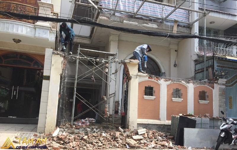 Báo Giá Phá Dỡ Nhà Cũ Tại Hà Nội 2026: Tính Theo M2 Hay Trọn Gói? 2 phá dở nhà cũ