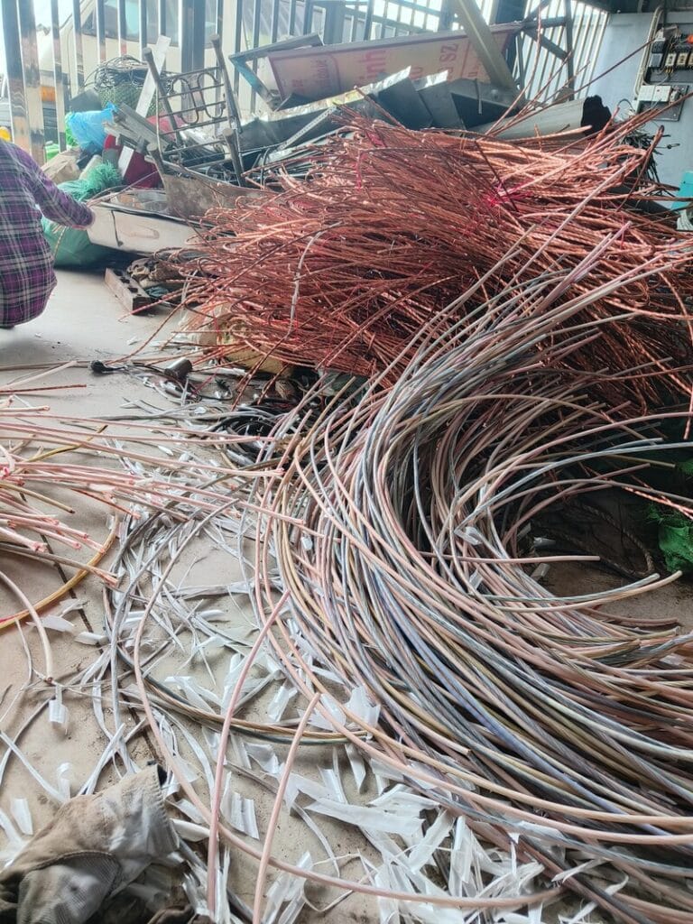 Dịch vụ thu mua phế liệu công trình và xác nhà cũ uy tín tại TP.HCM năm 2026 3 thu mua phế liệu